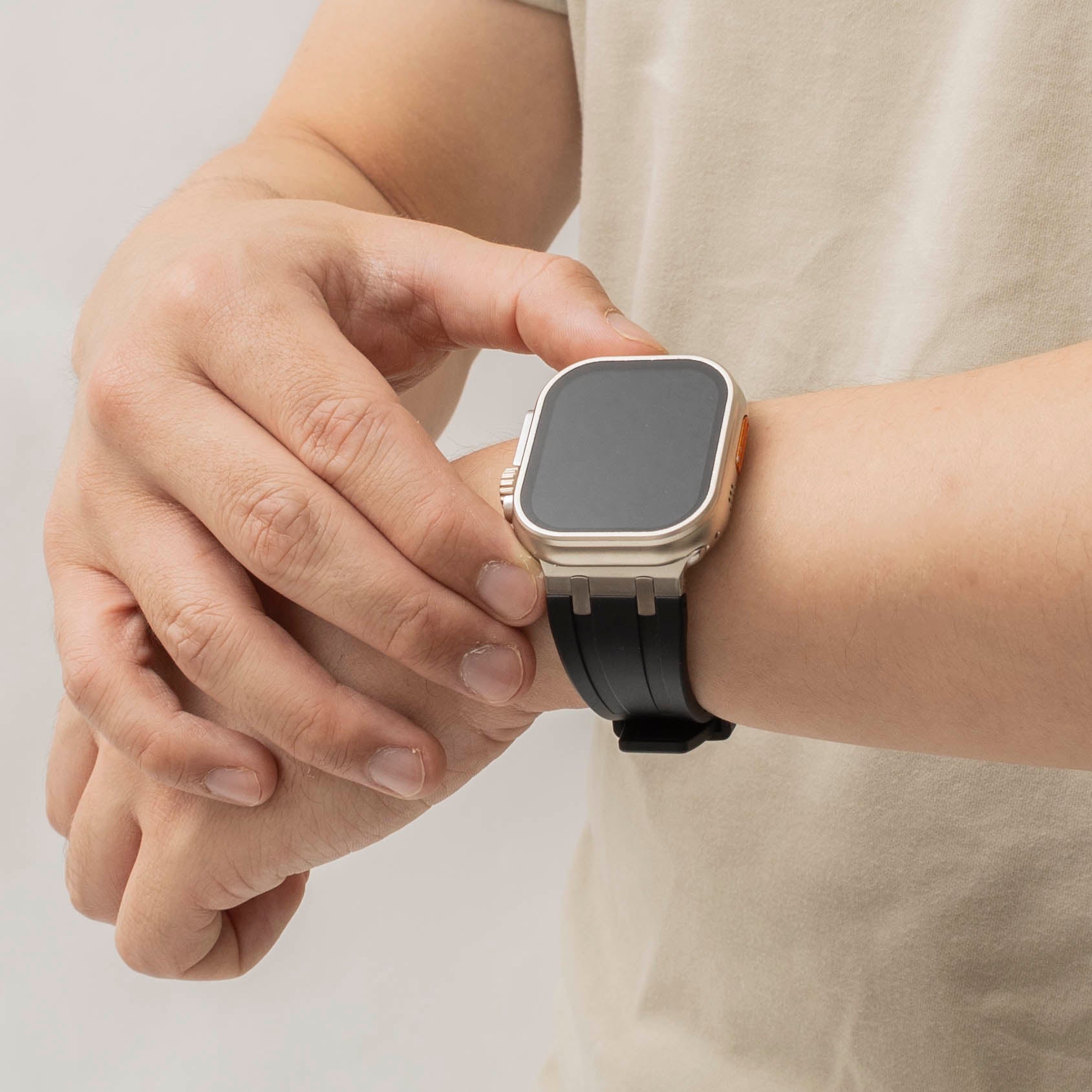 Apple Watch Ultra Luxus Liquid Silikonarmband (Schwarz/Silber)