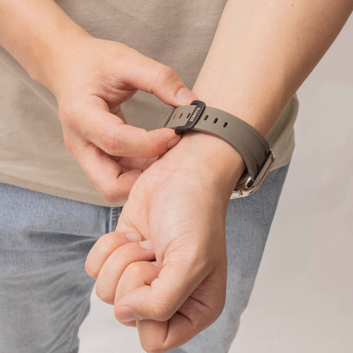 Bandz Apple Watch Ultra Silikonarmband Luxus Liquid (Braun mit Schwarz)