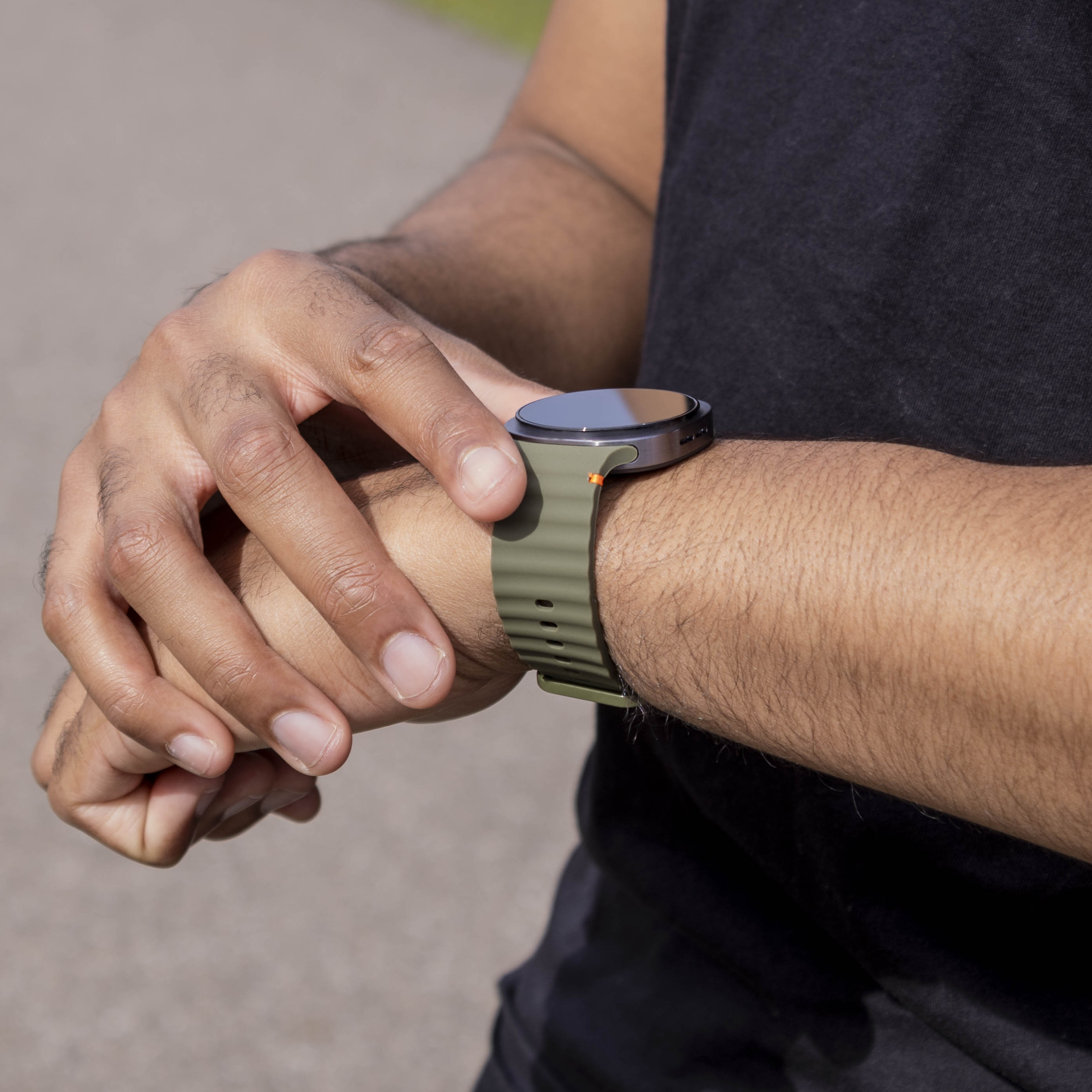 Samsung Galaxy Watch 8 - 44mm Wave Silikonarmband (Olivgrün)