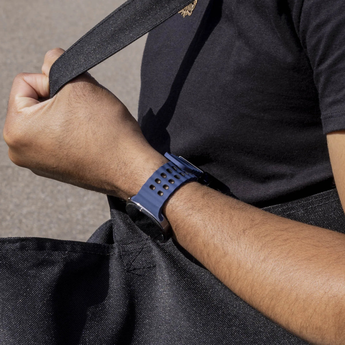Silicone Ocean Strap, dark blue/black, lifestyle photo