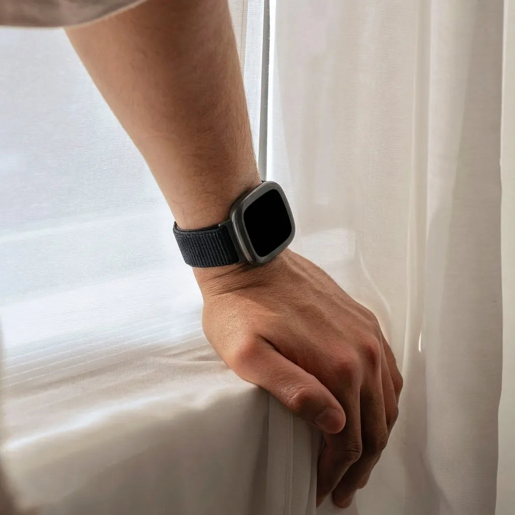 Fitbit Versa 4 Nylonarmband (Schwarz)