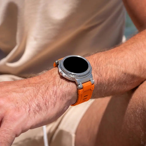 Samsung Galaxy Watch 8 - 44mm 'Explorer' Silikonarmband (Orange mit Titan)