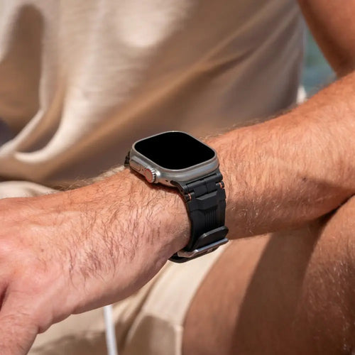 Bandz Apple Watch liquid siliconen band 'Explorer' (zwart met zwart)