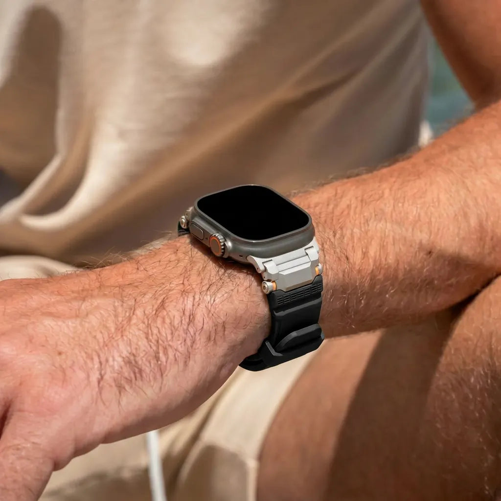 Apple Watch 'Adventurer' Silikonarmband (Schwarz mit Titan)
