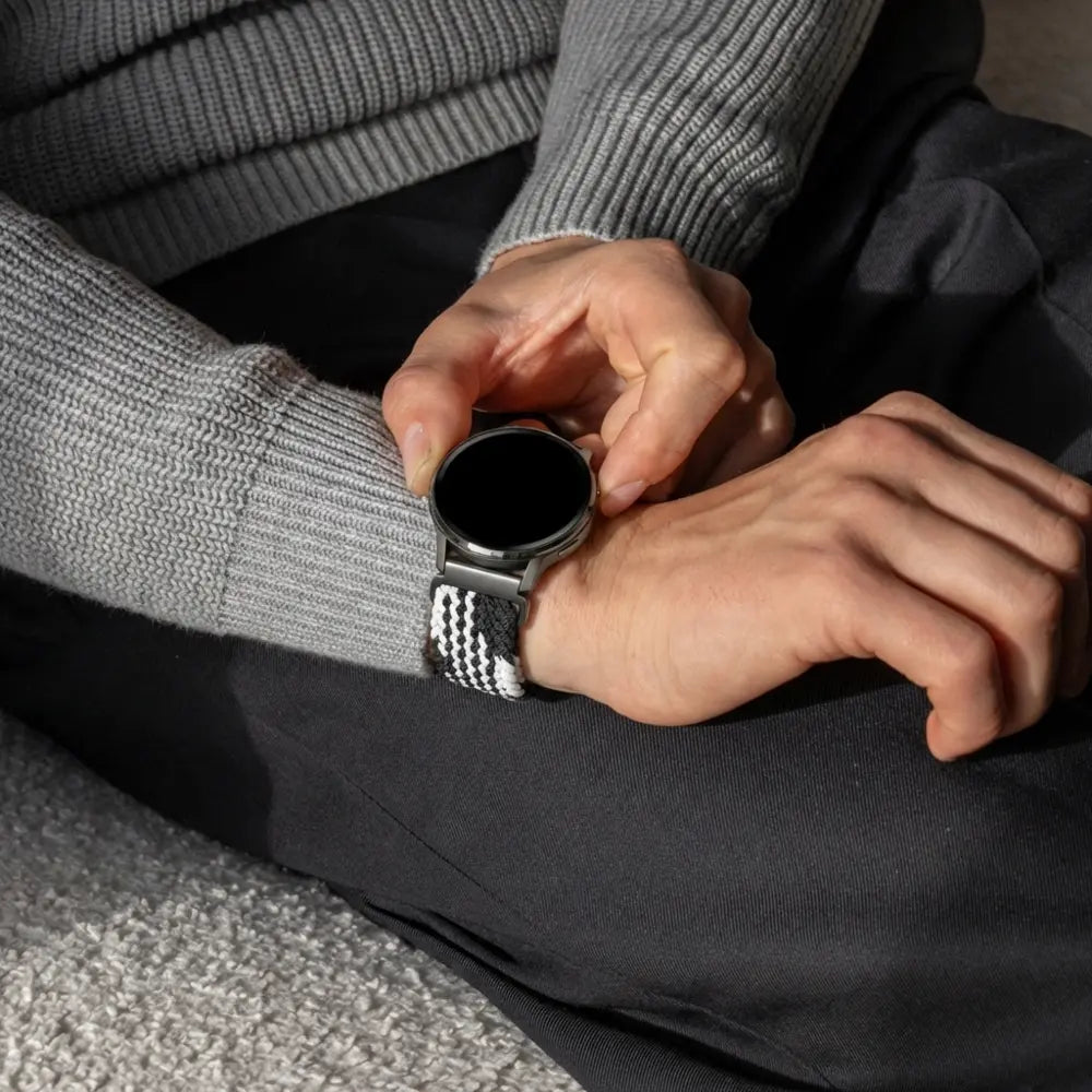 Bandz Garmin Vivoactive 4 Geflochtenes Armband 'Parachute' (Schwarz/Weiß)
