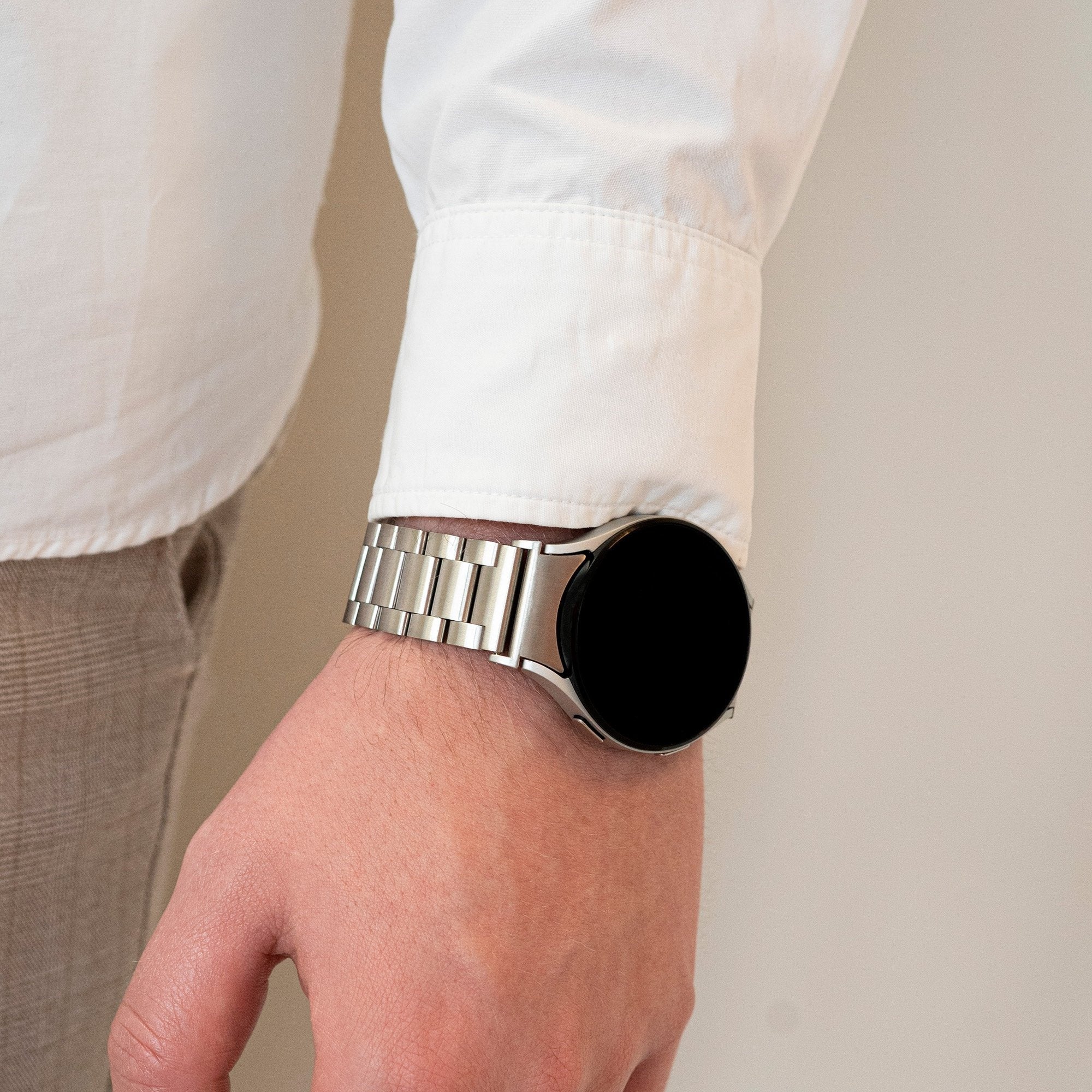 Steel Strap 'One Push', silver, lifestyle photo