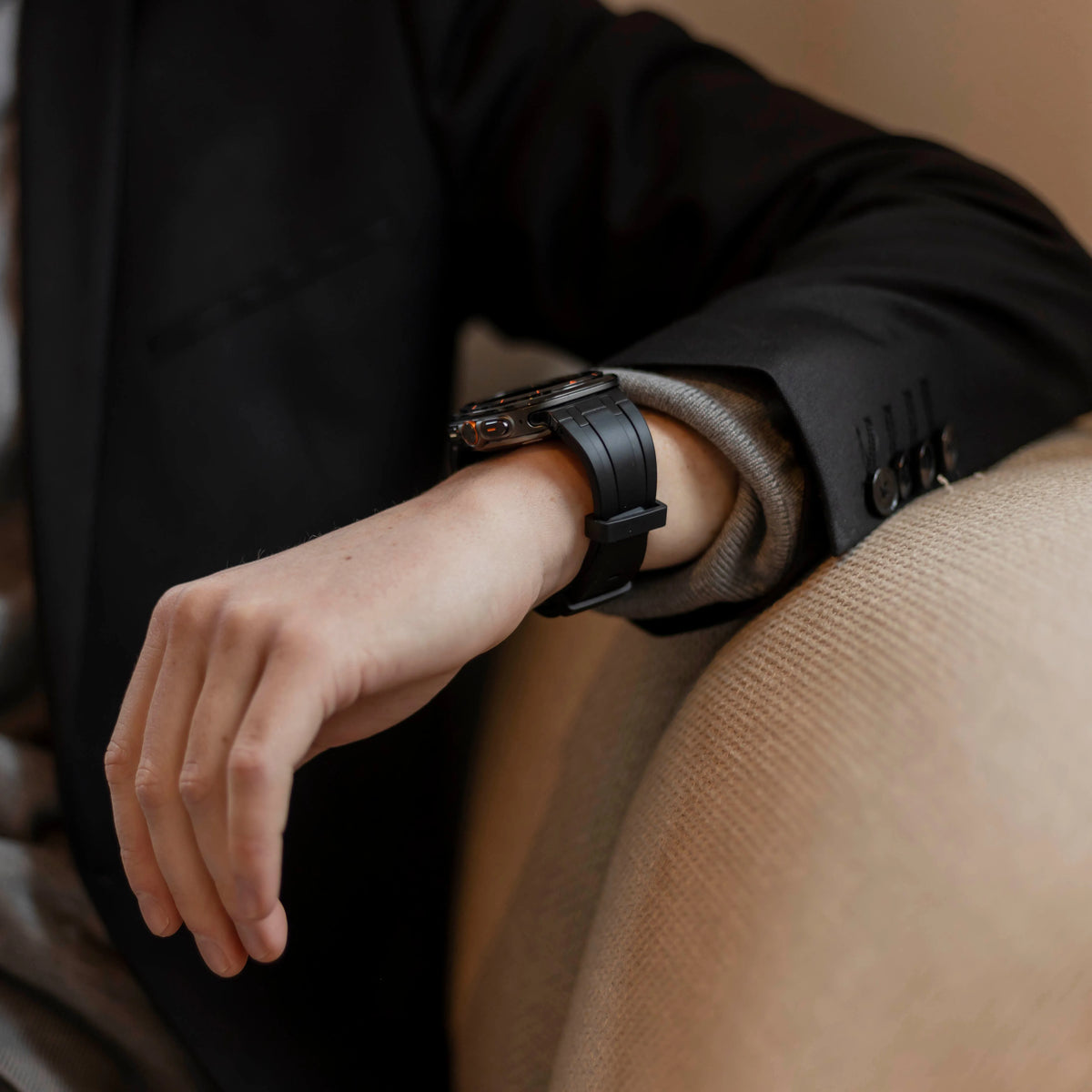 Silicone Strap 'Luxe Liquid', lifestyle photo