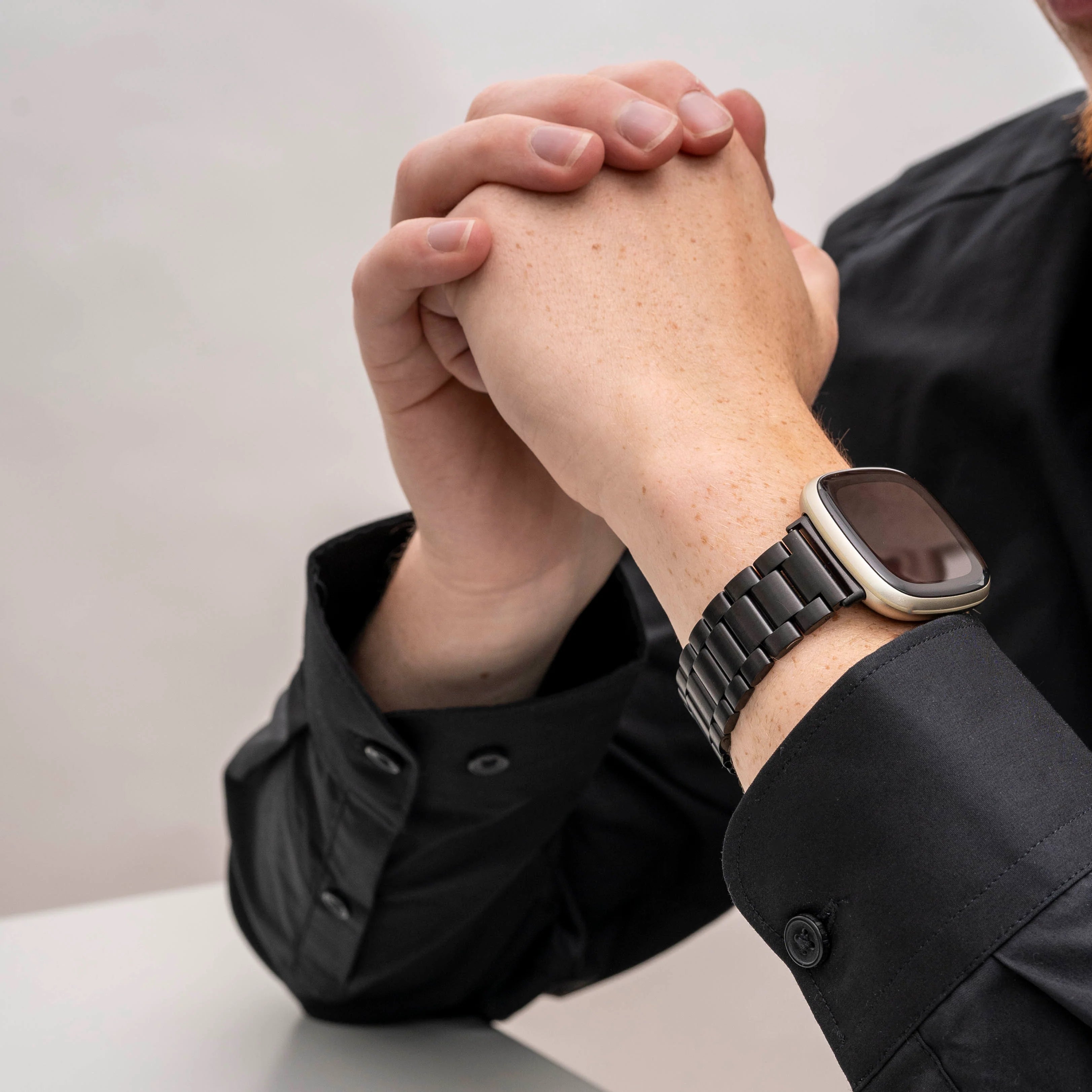 Fitbit Versa 4 Stahlarmband (Schwarz)