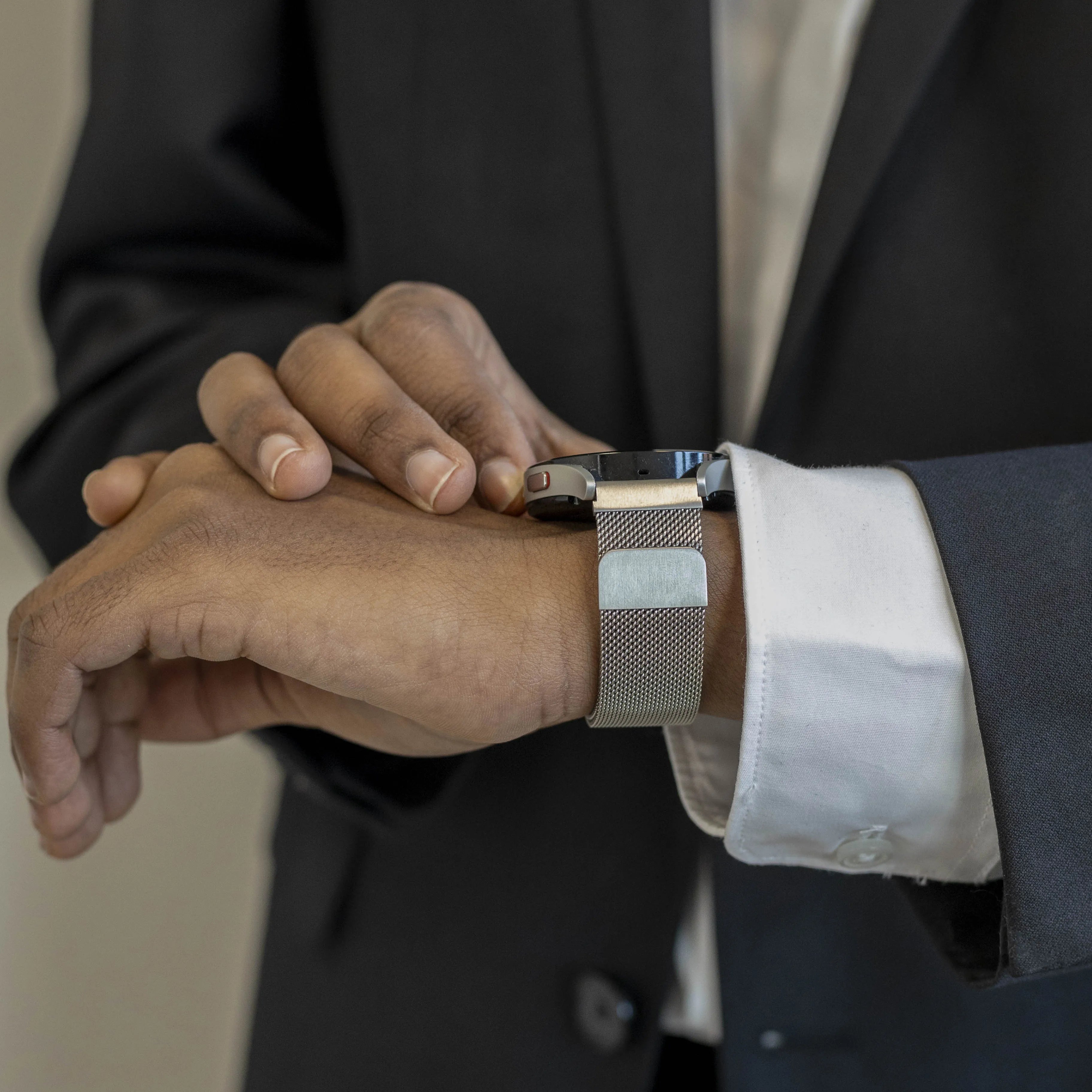 Polar Vantage V3 Milanese Strap (Titanium)