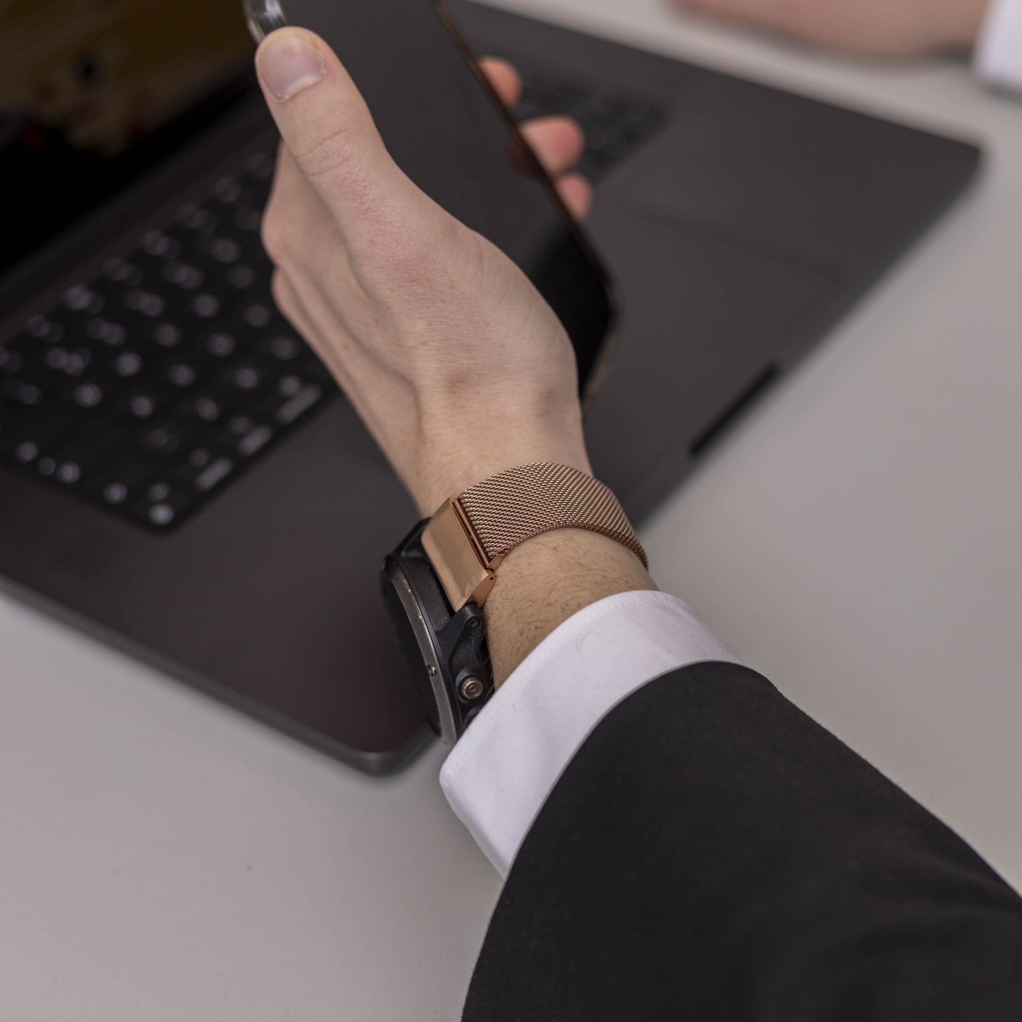 Garmin Descent MK2(i) Milanese Armband (Roségold)