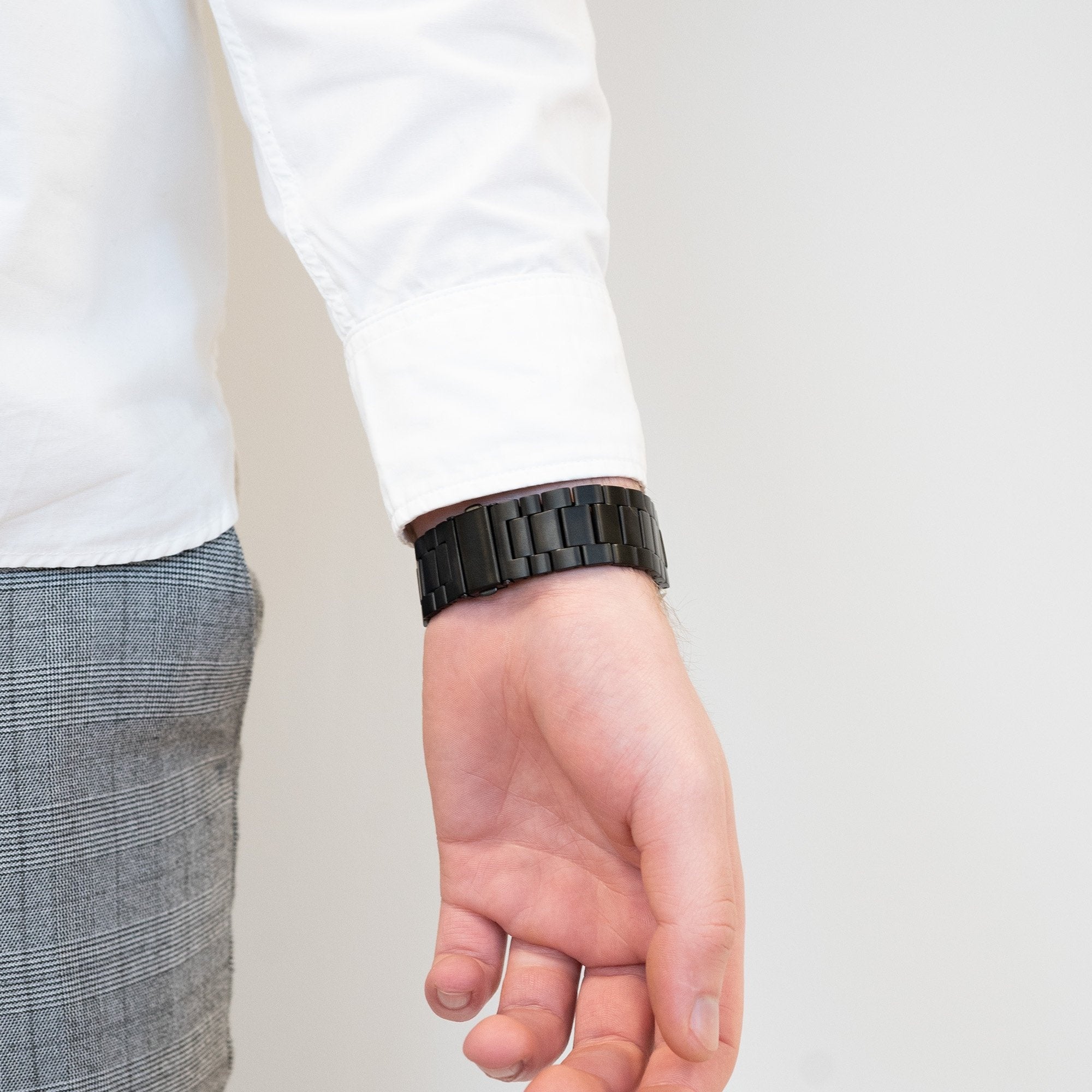 Titanium Strap 'Classic', black, lifestyle photo
