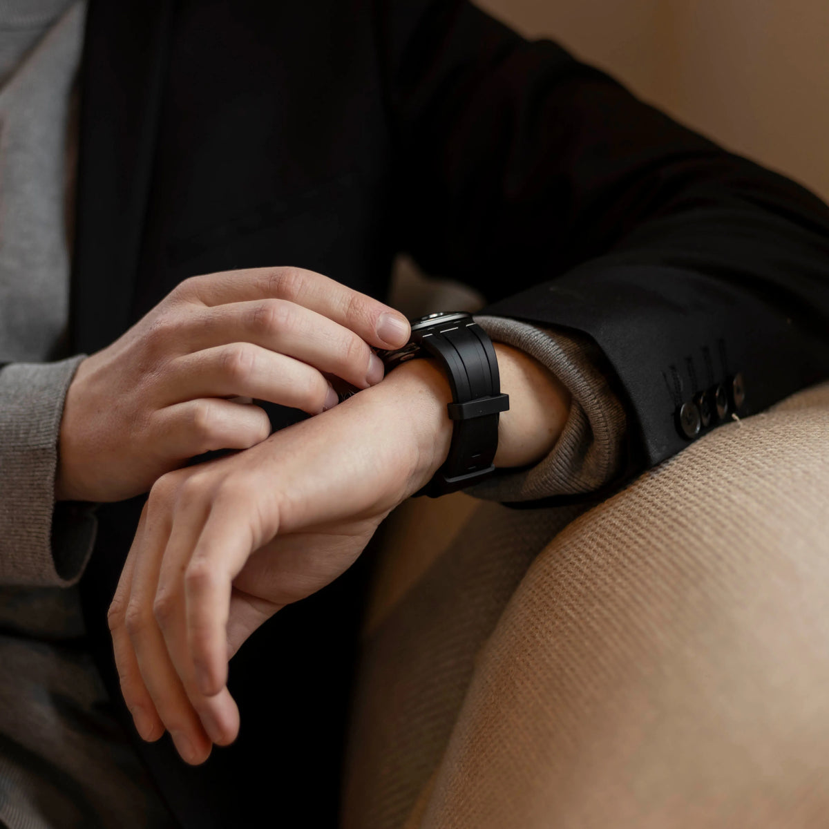 Silicone Strap 'Luxe Liquid', lifestyle photo