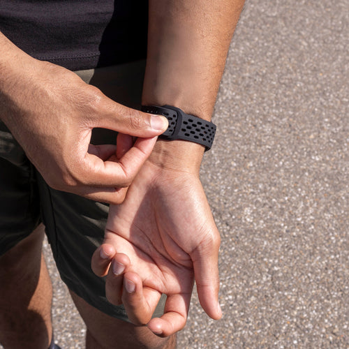 Samsung Galaxy Watch 8 Classic Silikonarmband mit Löchern (Schwarz)