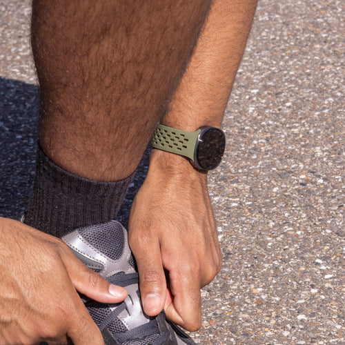 Samsung Galaxy Watch 8 Classic Silikonarmband mit Löchern (Olivgrün)