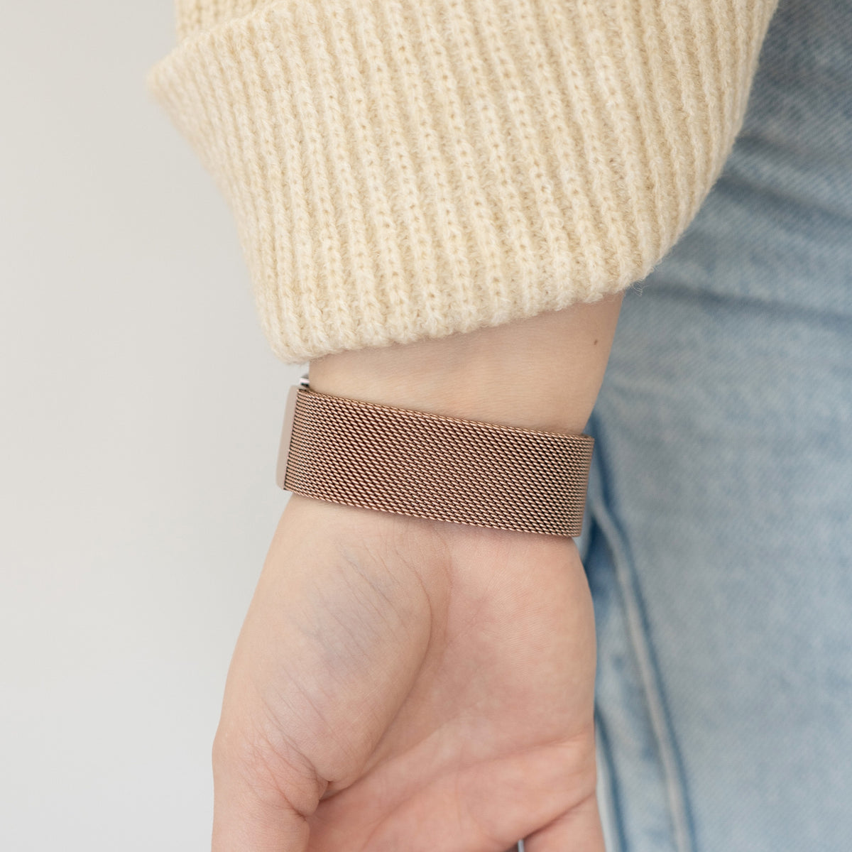 Milanese Strap 'One Push', rose gold, lifestyle photo