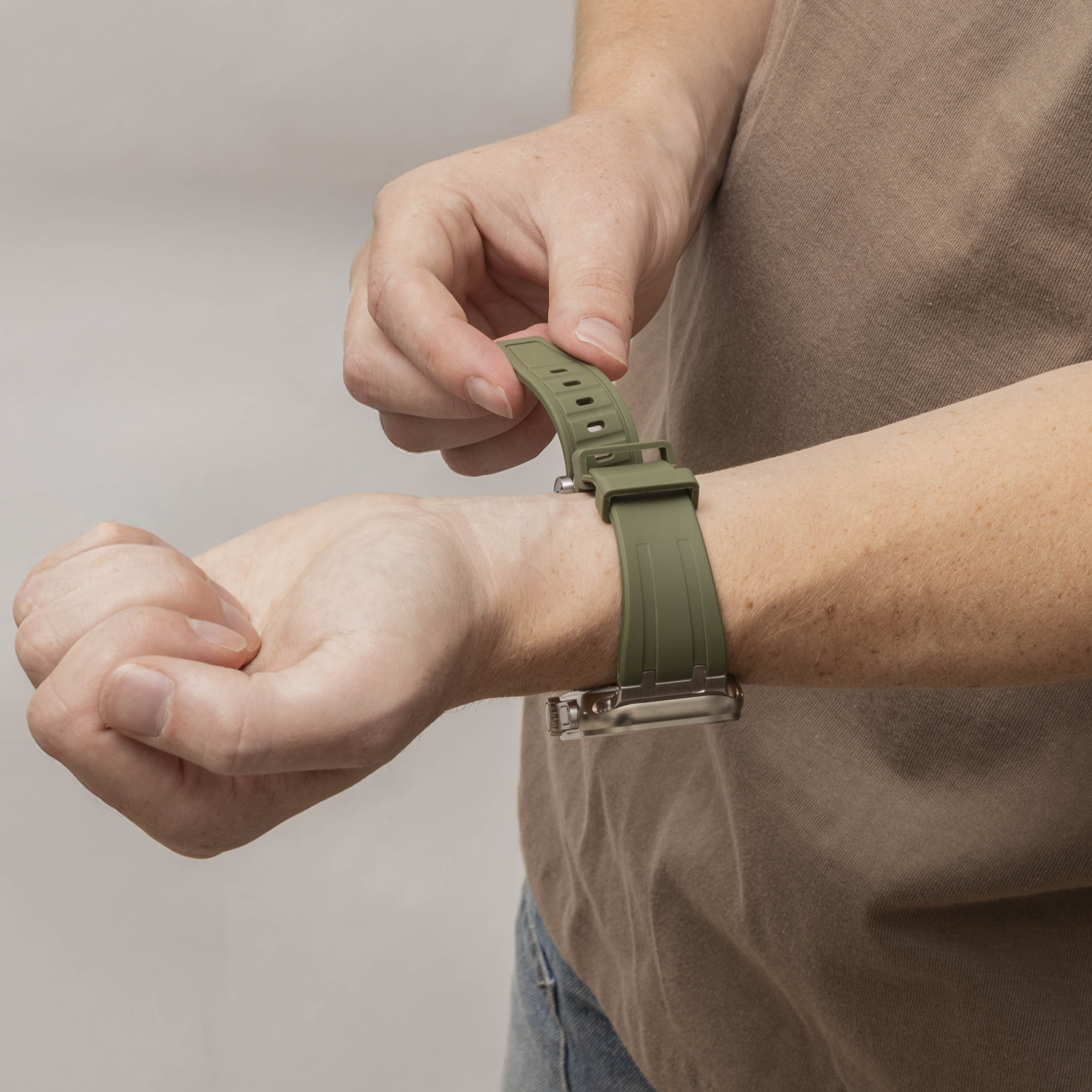 Bandz Apple Watch Ultra Silikonarmband Luxus Liquid (Grün mit Titan)