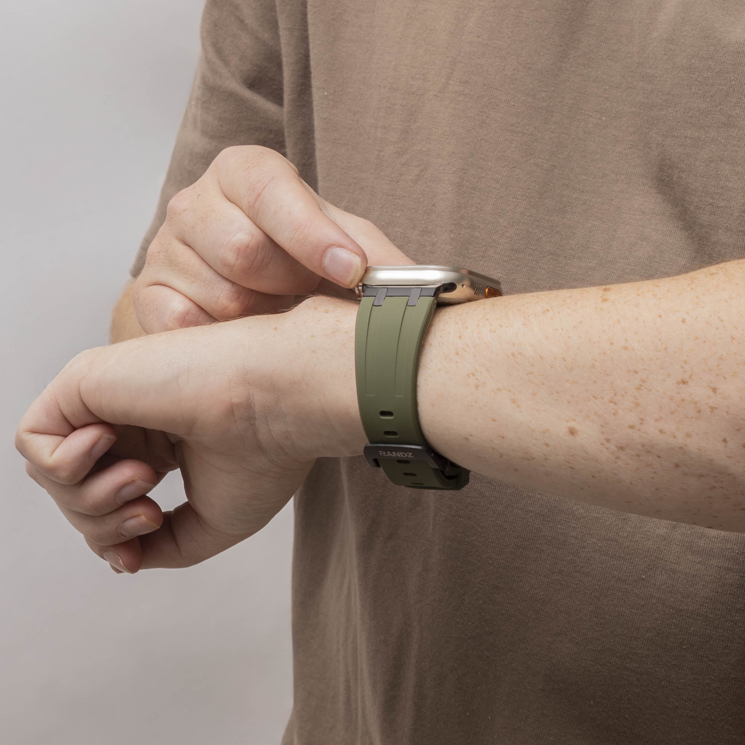 Bandz Apple Watch Ultra Silikonarmband Luxus Liquid (Grün mit Schwarz)