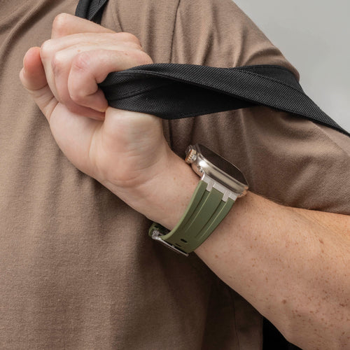 Bandz Apple Watch Ultra Silikonarmband Luxus Liquid (Grün mit Titan)