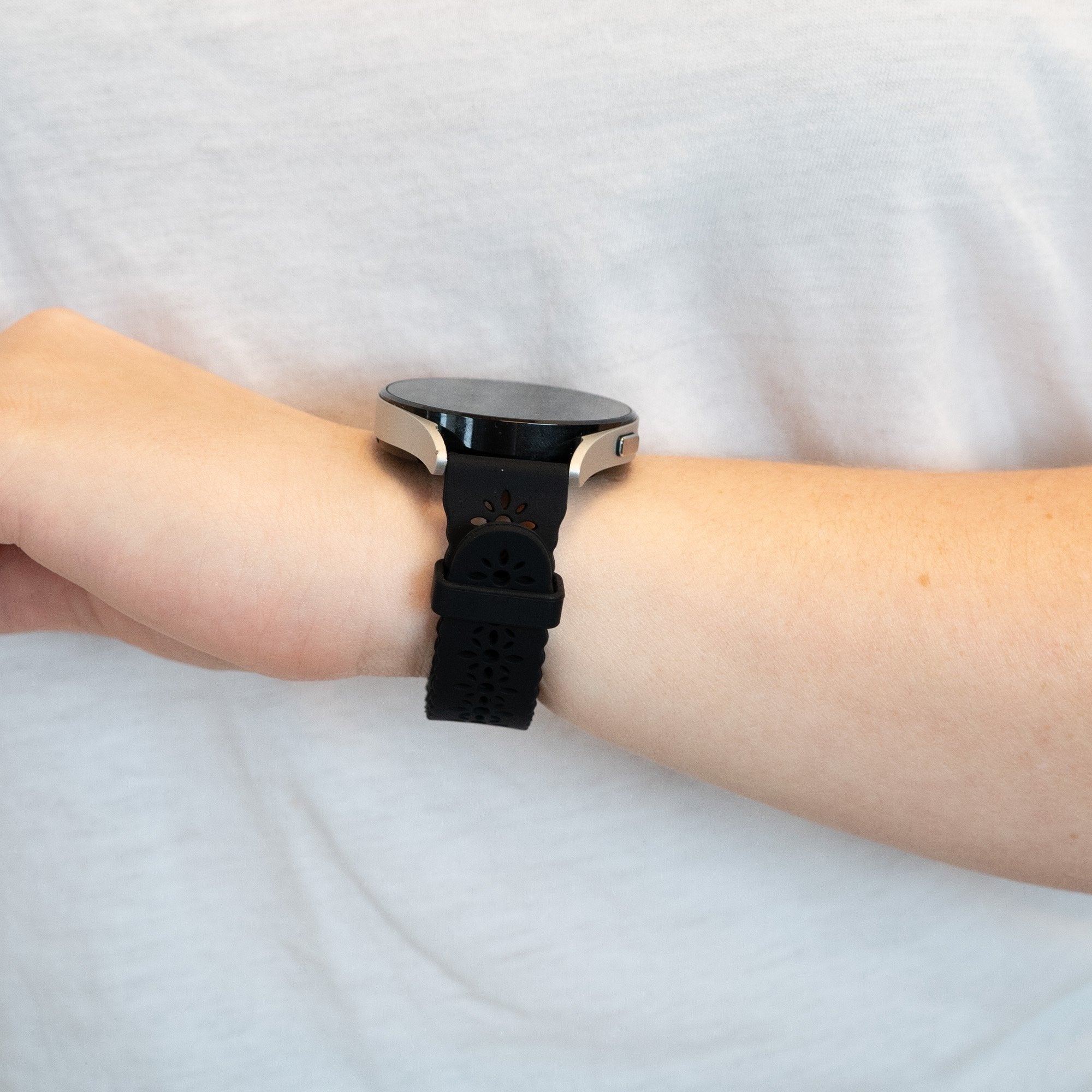 Bandz Coros Apex 2 Silikonarmband mit Muster (Schwarz)