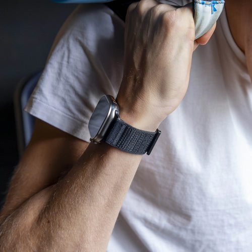 Strap-it Apple Watch Wave Nylon Strap (Black)