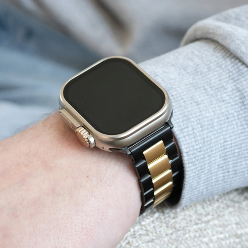 Steel Strap, black/gold, lifestyle photo