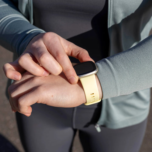 Fitbit Sense Silikonarmband Classic (Hellgelb)