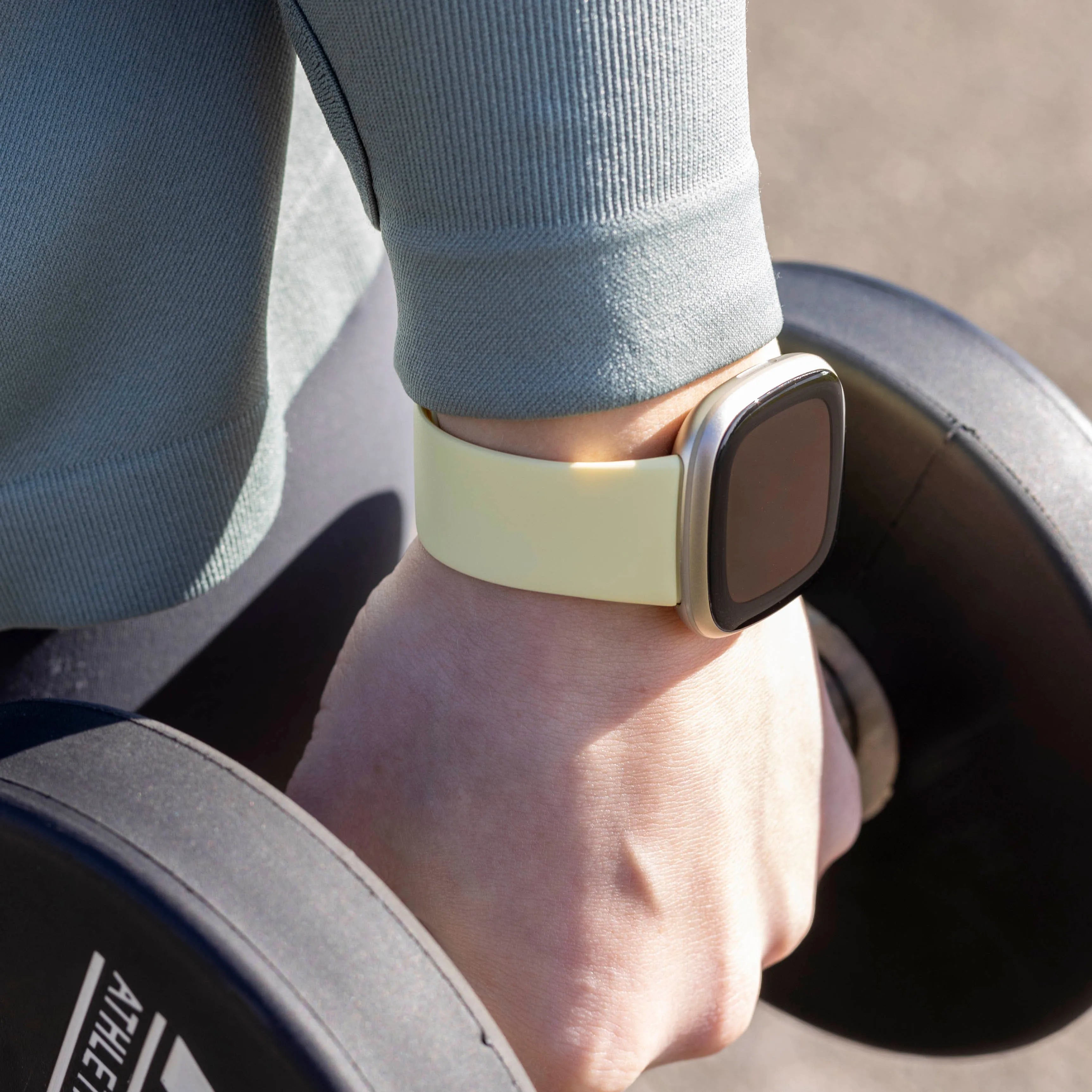Fitbit Sense Silikonarmband Classic (Hellgelb)