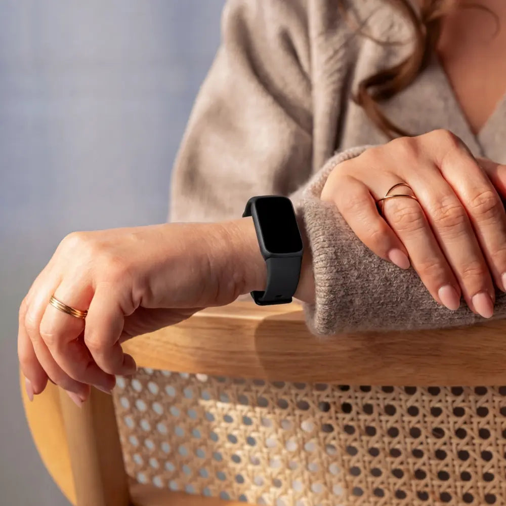 Fitbit Luxe Silicone Strap (Black)