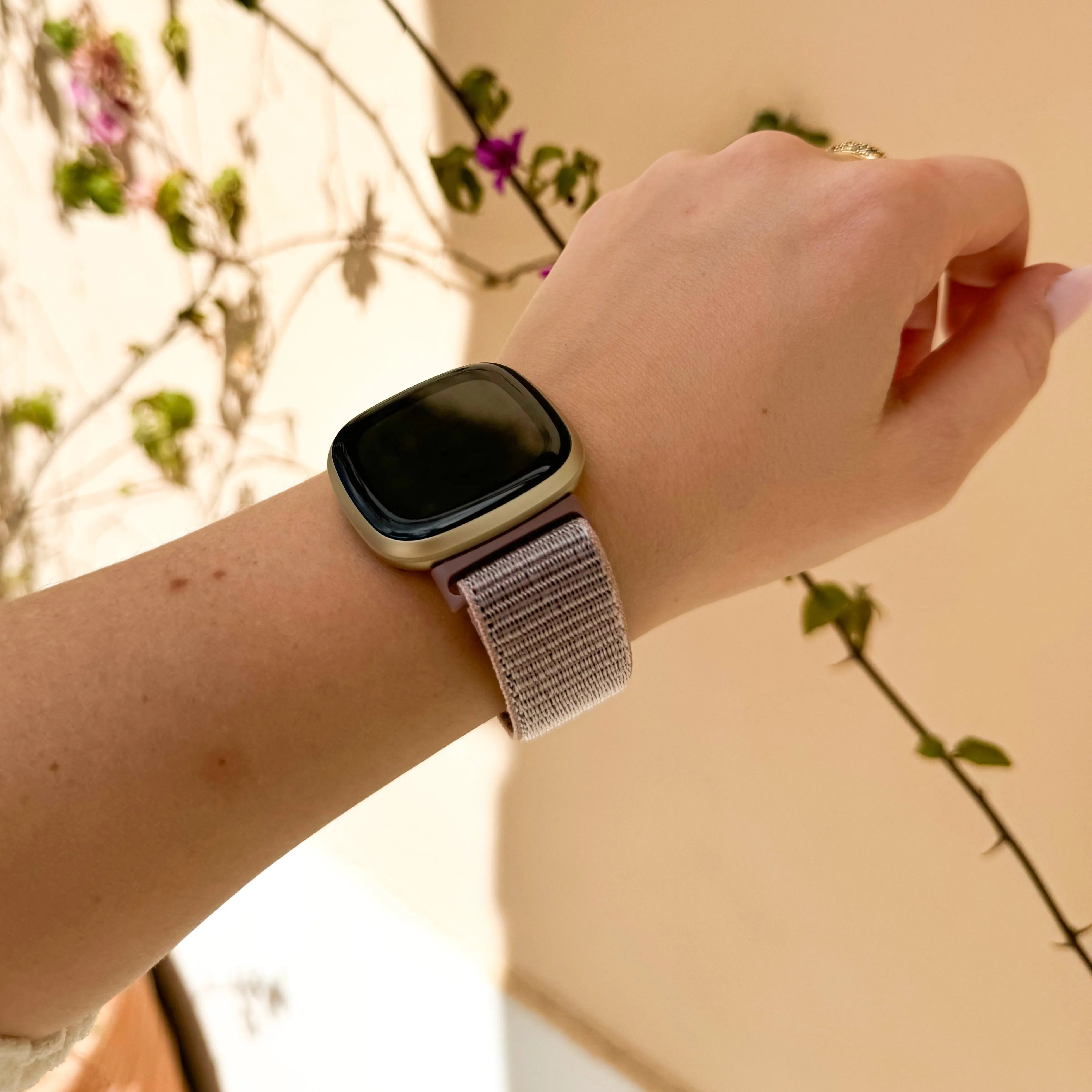 Fitbit Versa 3 Nylonarmband (Rosa Sand)