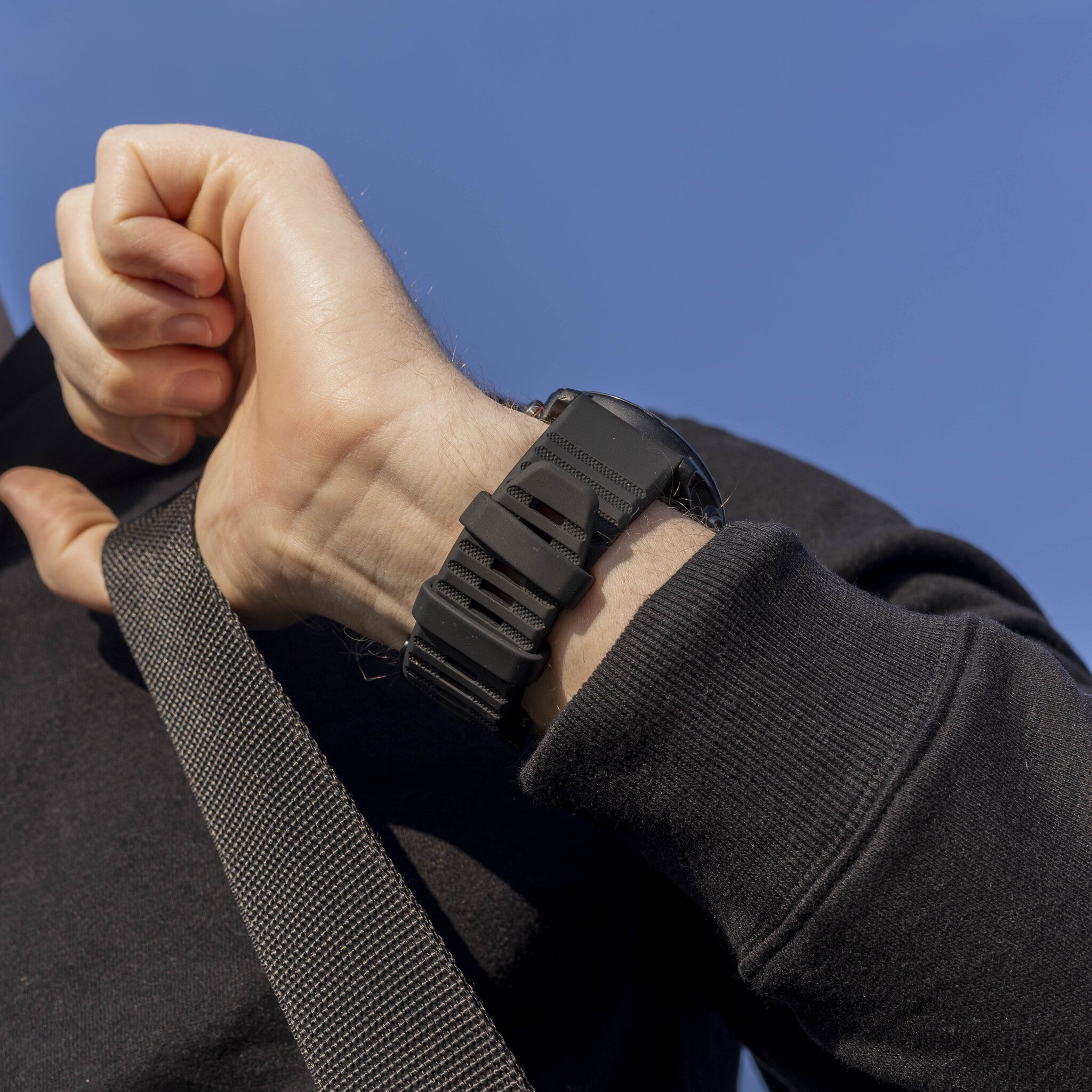 Bandz Garmin Quatix 8 - 51mm Buckled Silicone Strap (Black)