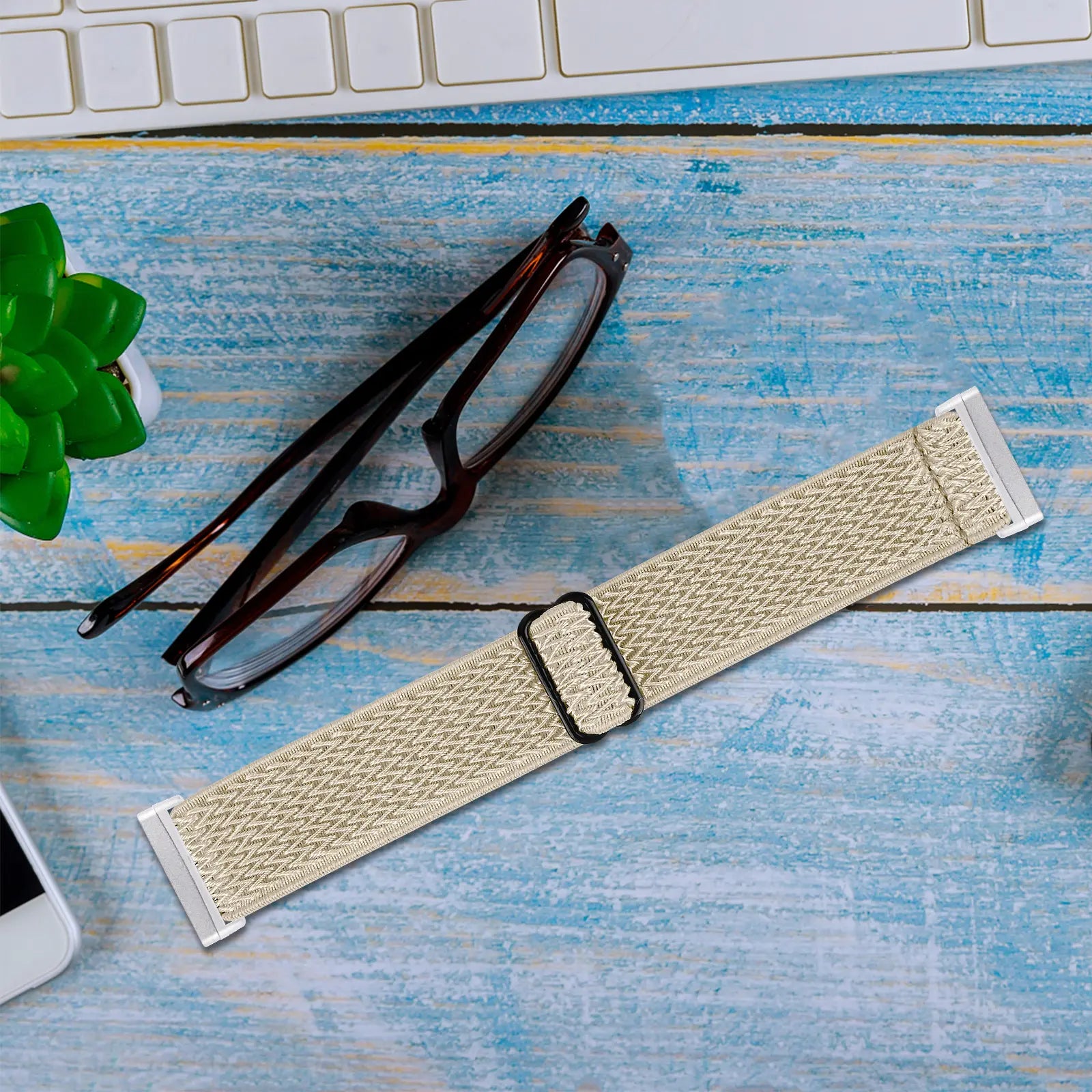 Fitbit Versa 4 Elastisches Armband (Beige)