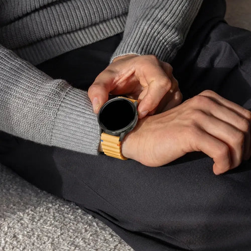 Bandz Garmin Forerunner 245 Silicone Strap 'Wave' (Dark Yellow)