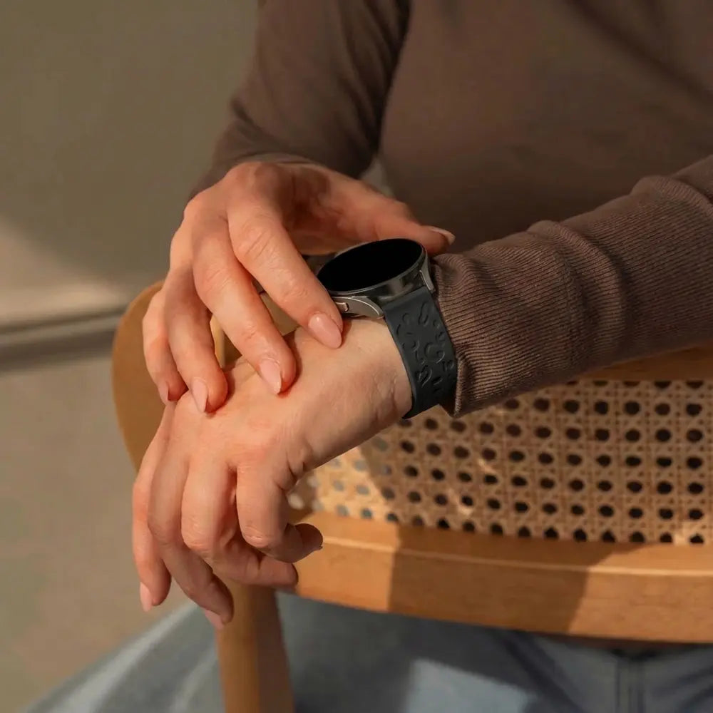 Bandz Garmin Vivoactive 4s Silicone Strap 'Leopard' (Black)