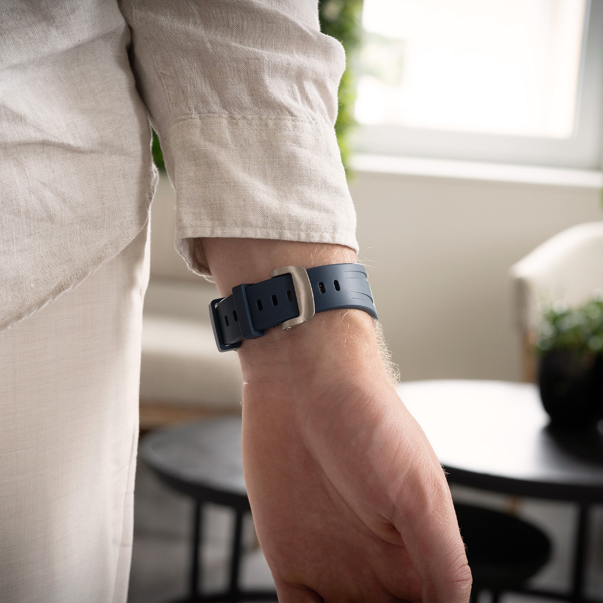 Bandz Apple Watch Silikonarmband 'Luxe Liquid' (Blau/Silber)