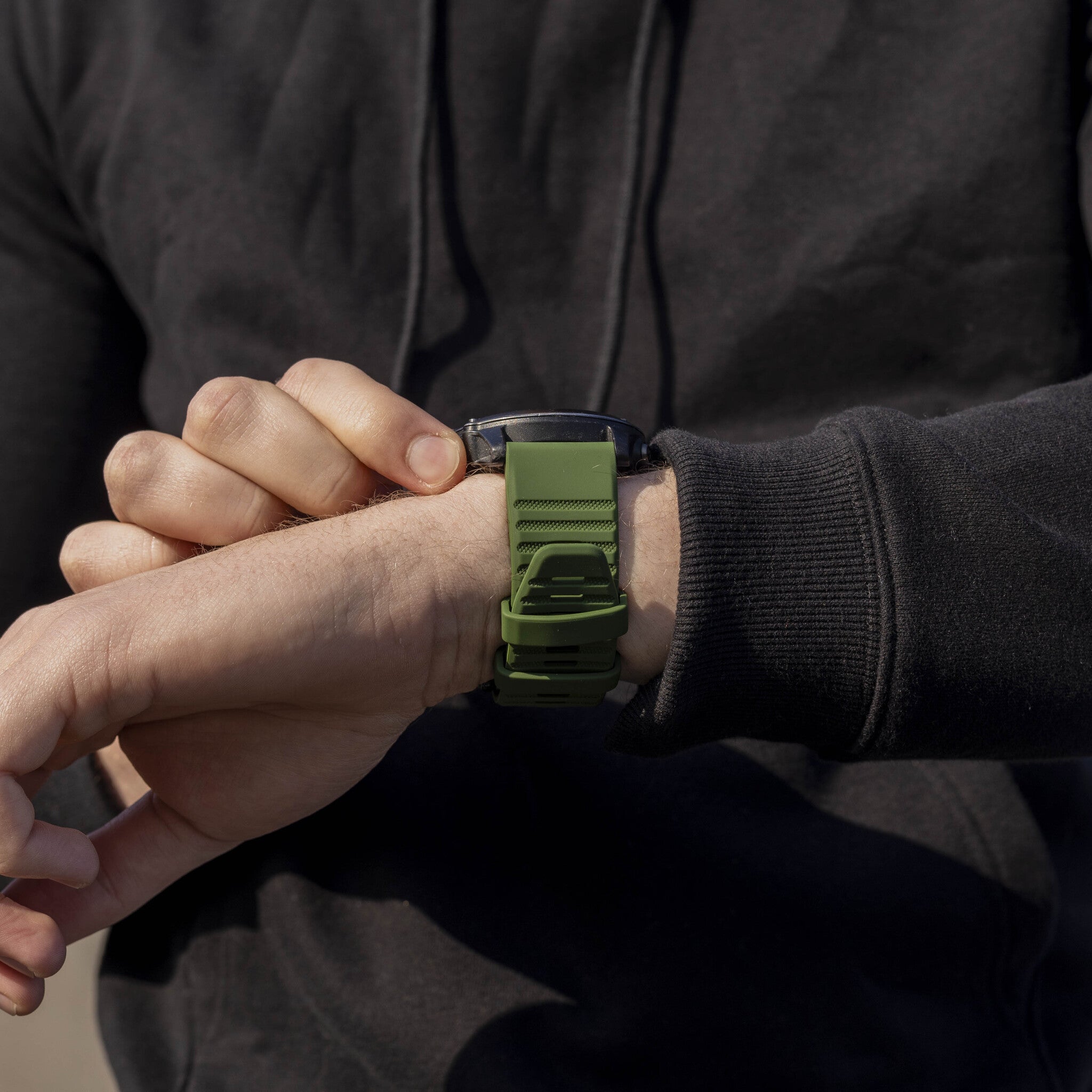 Garmin Tactix 8 - 51mm Silikonarmband (Dunkelgrün)