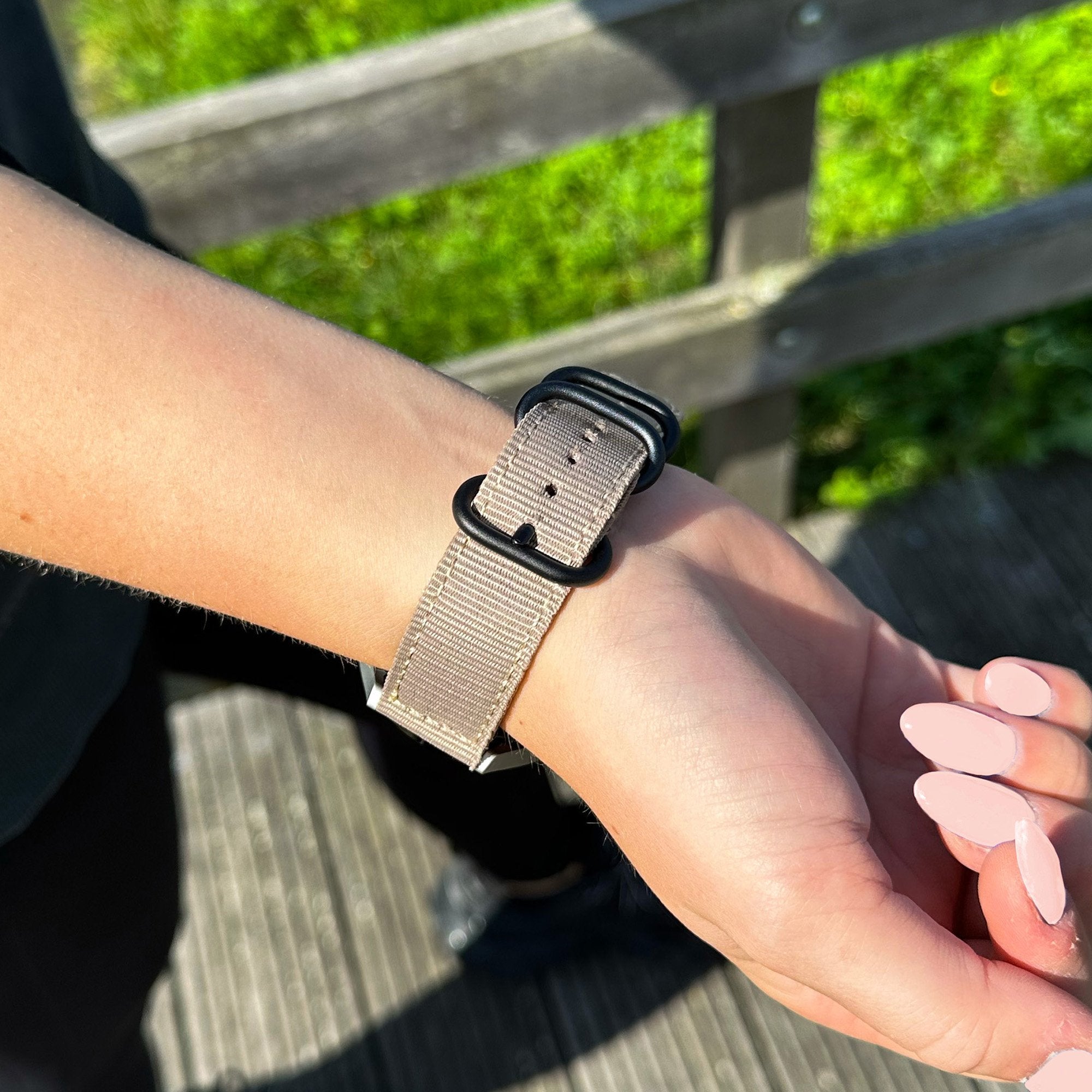 Samsung Galaxy Watch 4 - 40mm Nylon-Strap with Buckle (Khaki)