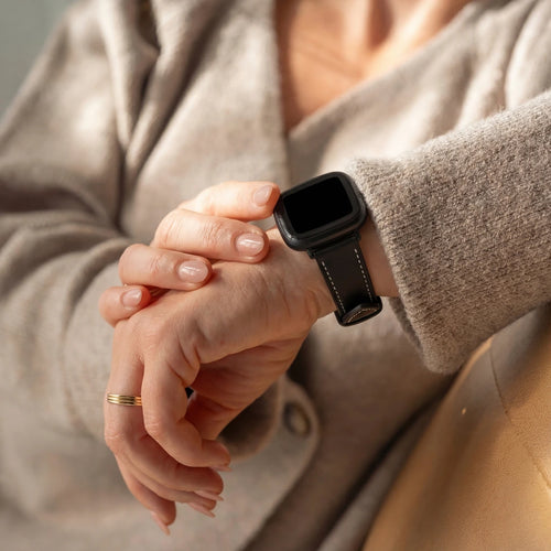 Fitbit Versa 4 Lederarmband (Schwarz)