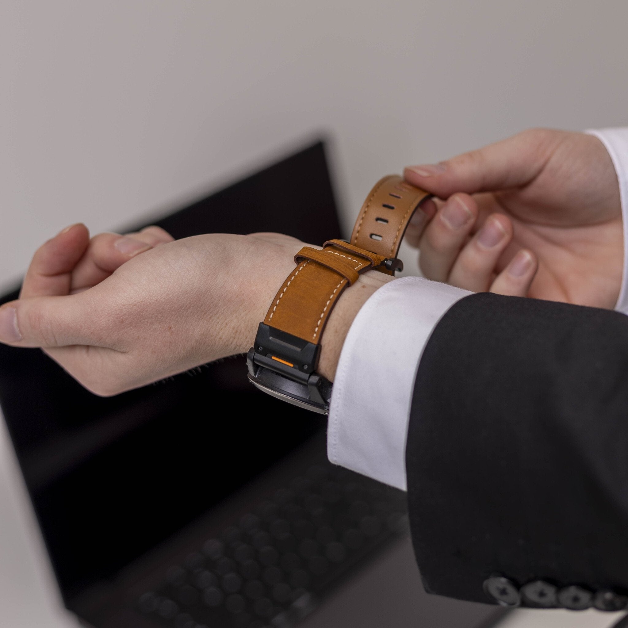 Garmin D2 Mach 1 Genuine Leather Strap (Brown)