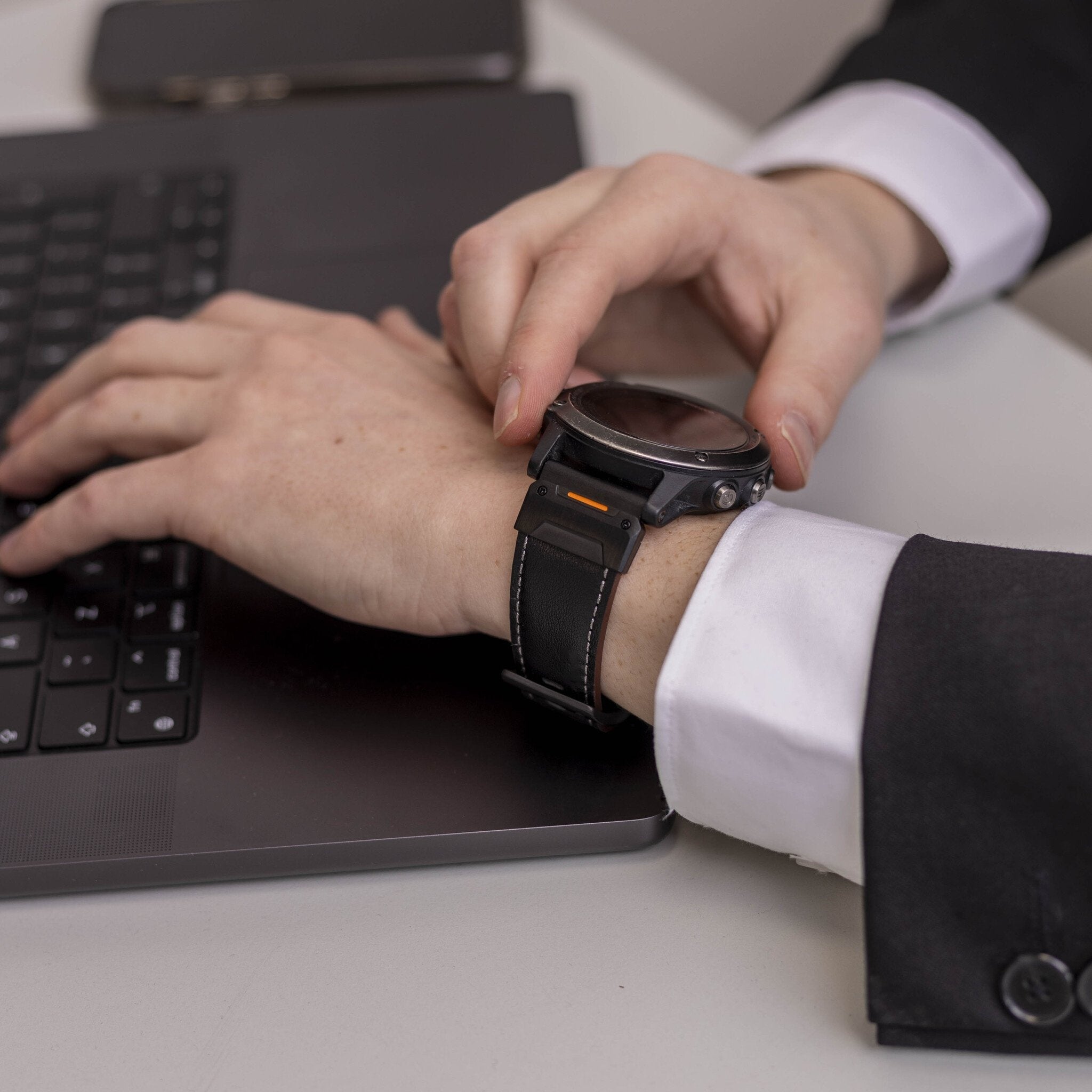 Garmin Descent G1 Echtes Lederarmband (Schwarz)