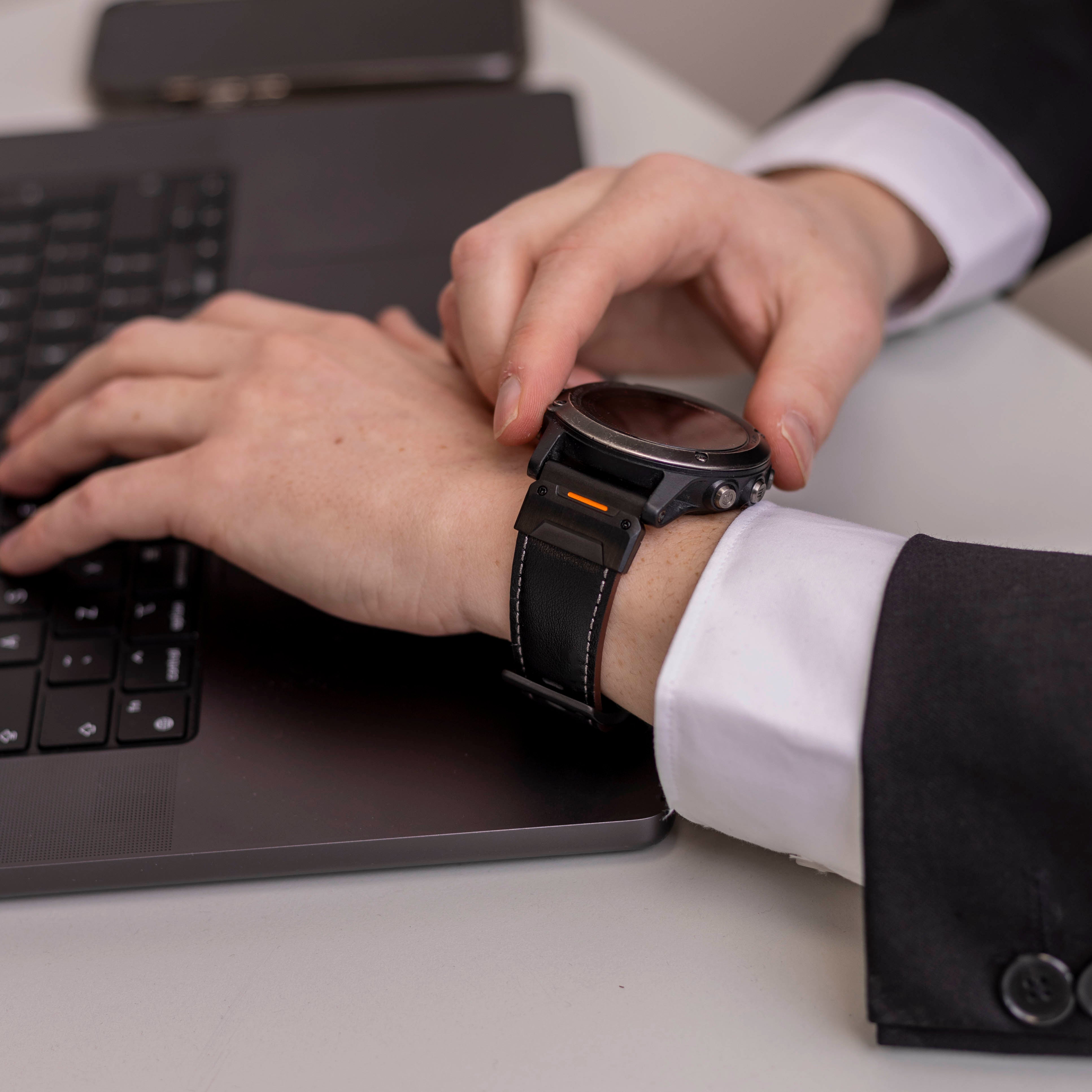 Garmin Enduro 1 / 2 / 3 Echtes Lederarmband (Schwarz)