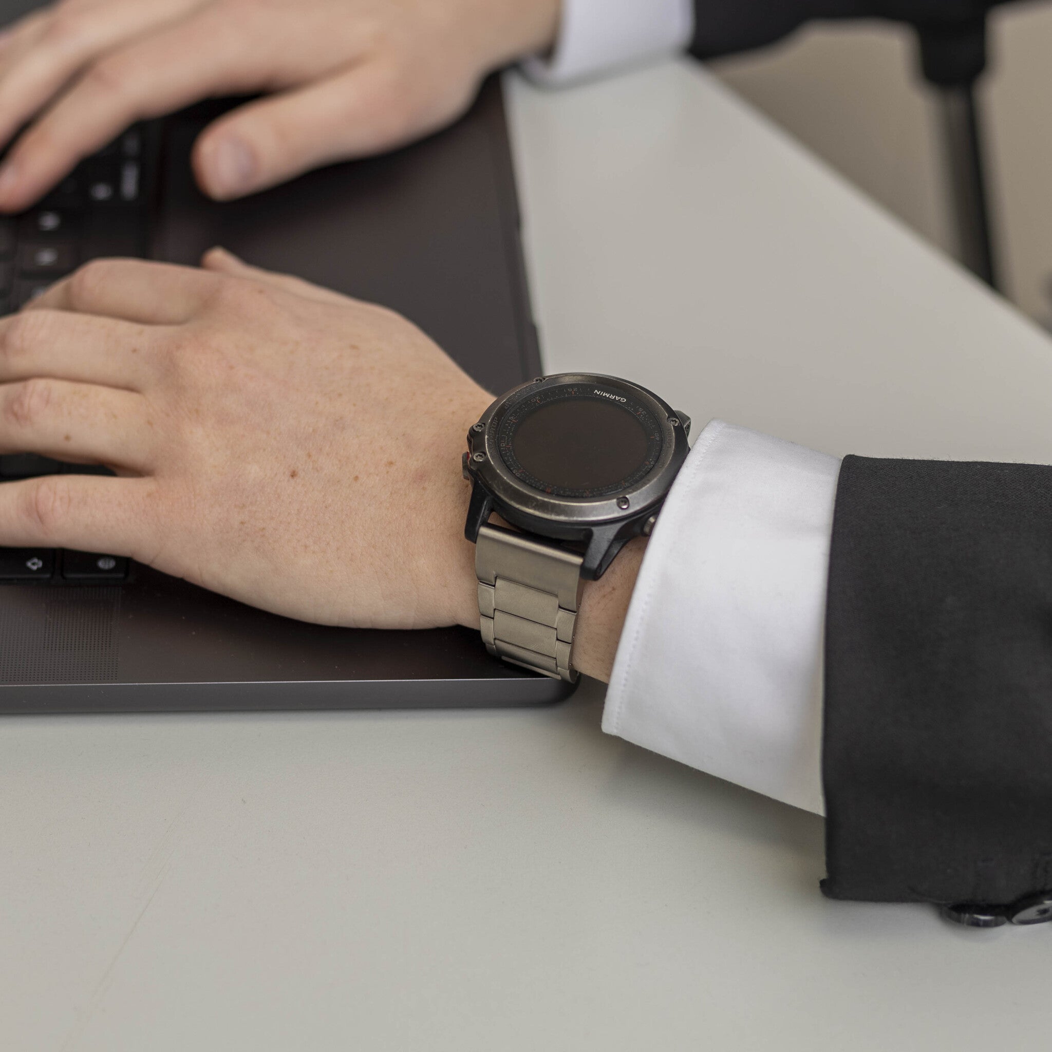 Garmin Fenix 8 Pro - 47mm Magnetic Titanium Strap (Silver)