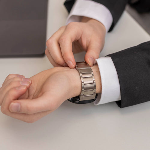 Garmin Epix Pro (Gen 2) 51mm Magnetisches Titanarmband (Silber)