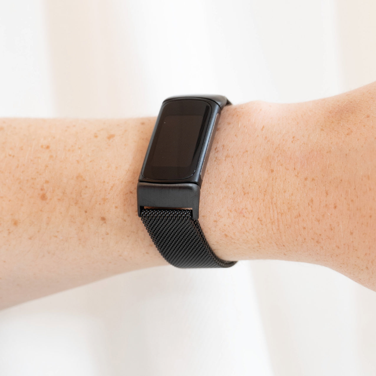 Fitbit Charge 5 Milanese Strap (Black)