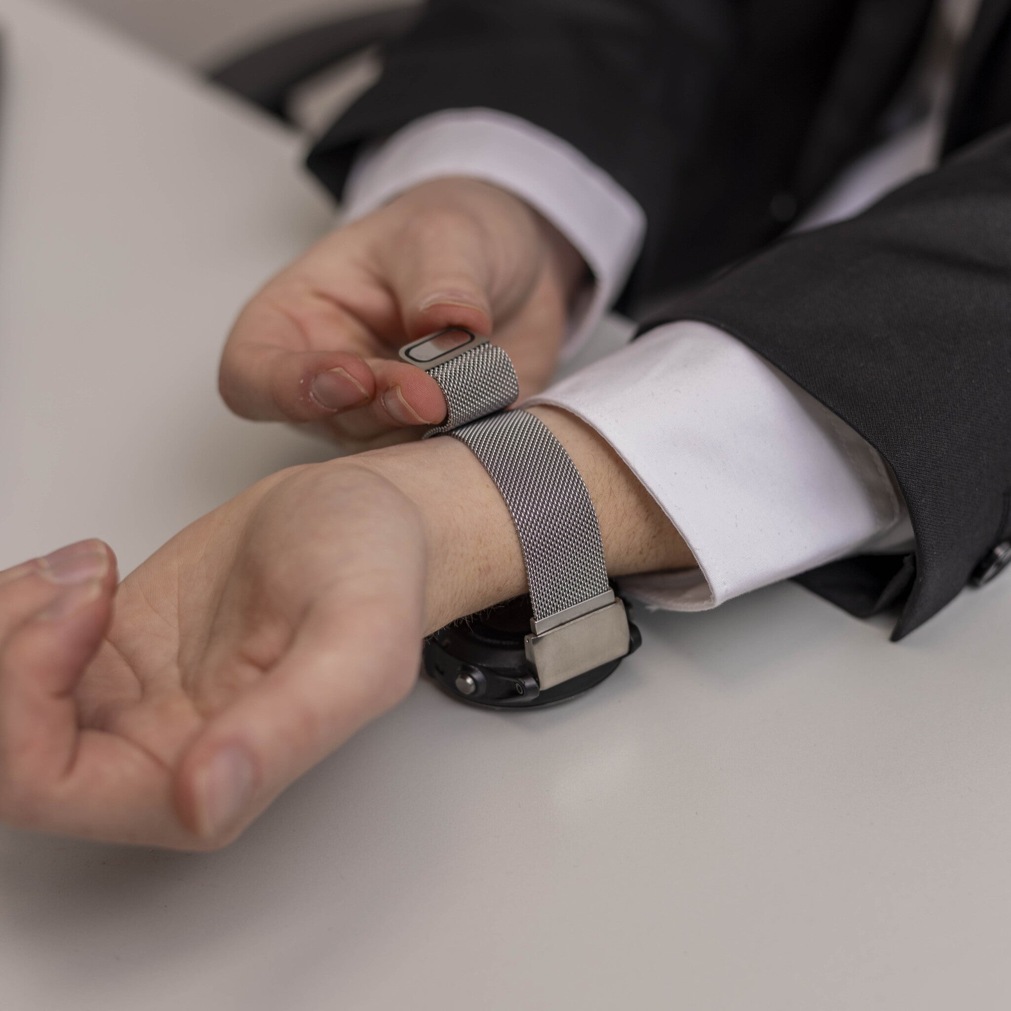 Garmin Descent G1 Milanese Armband (Silber)