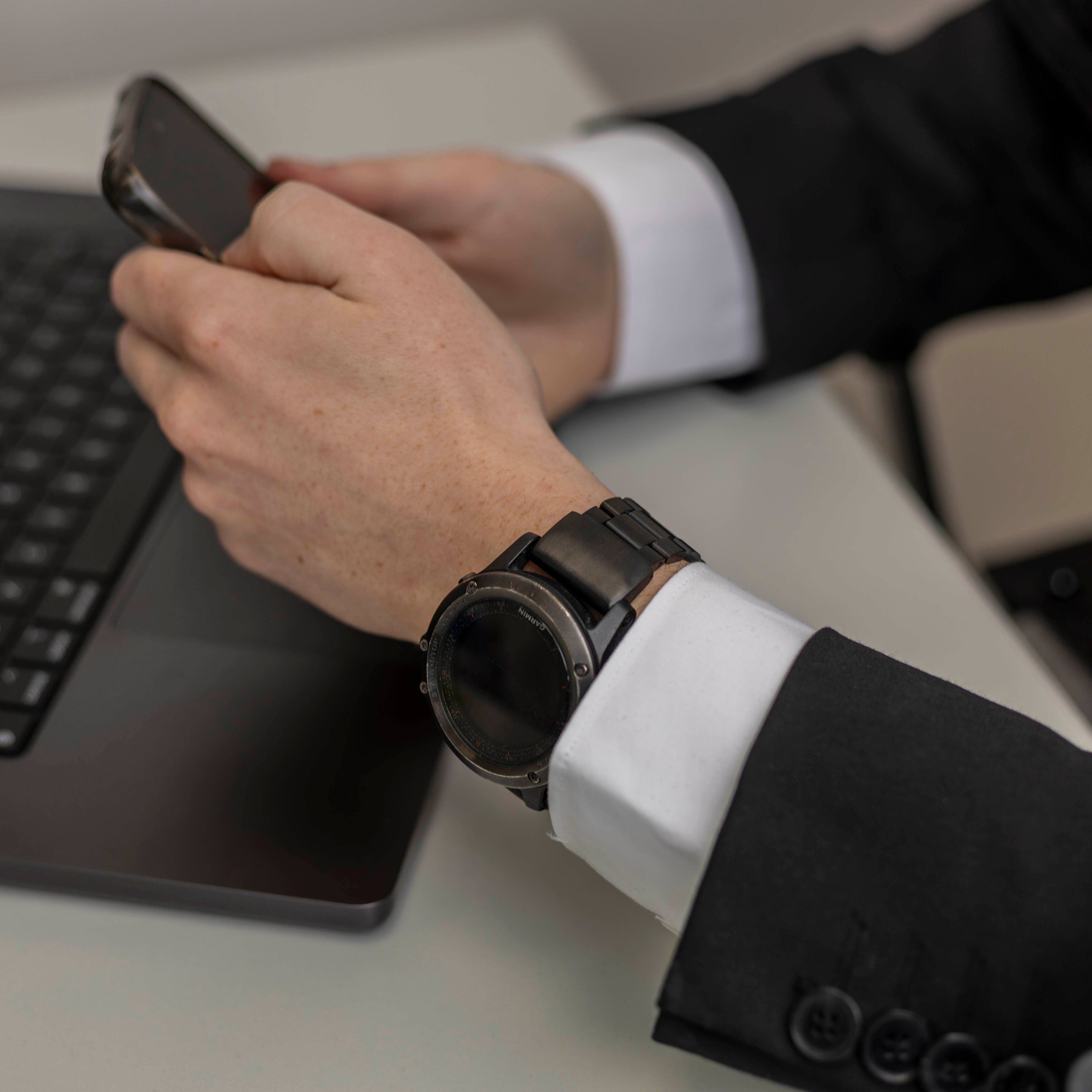 Bandz Garmin Fenix 7x klassisches Stahlarmband (Schwarz)