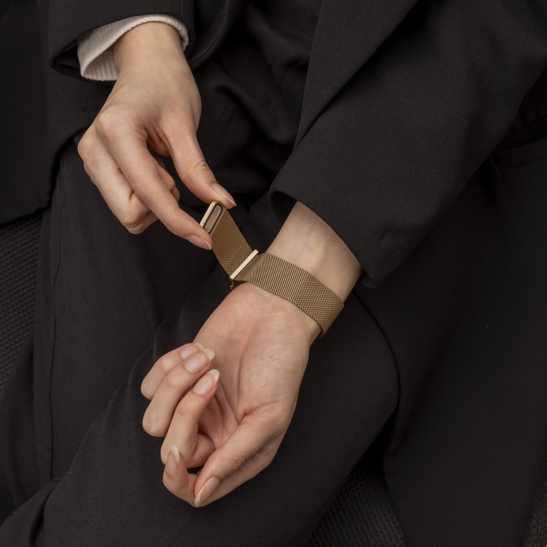 Apple Watch Milanese Loop Strap (Retro Gold)