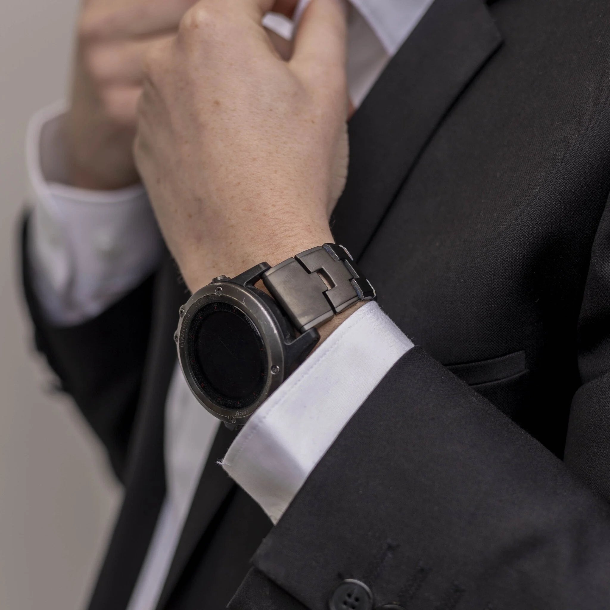 Garmin Forerunner 970 Titanarmband (Graphit)