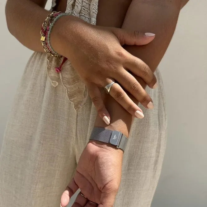 xoxo Wildhearts Apple Watch Milanaise Armband (Silber)